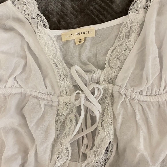 ❌SOLD❌ PACSUN LA HEARTS MIDDLE TIE TANK - Picture 2 of 3